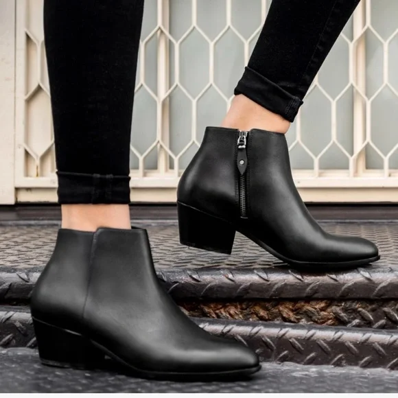 Thursday boot company Ankle women’s black leather Boots  Sleek Design - Picture 15 of 16